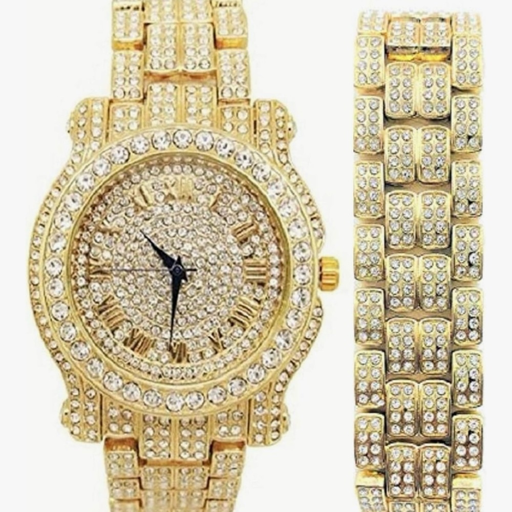 Luxurious Gold Women's Watch with Crystal Detailing
